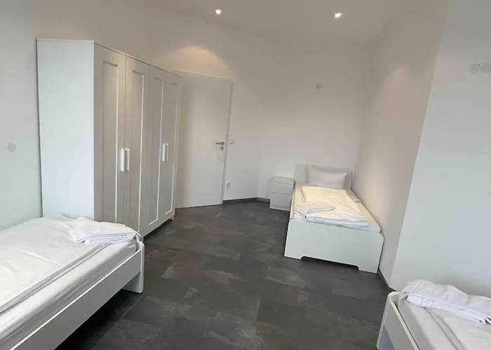 R111 Grosse Moderne Monteurwohnung Uebergangswohnung Apartman *