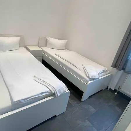 Lägenhet R111 Grosse Moderne Monteurwohnung Uebergangswohnung