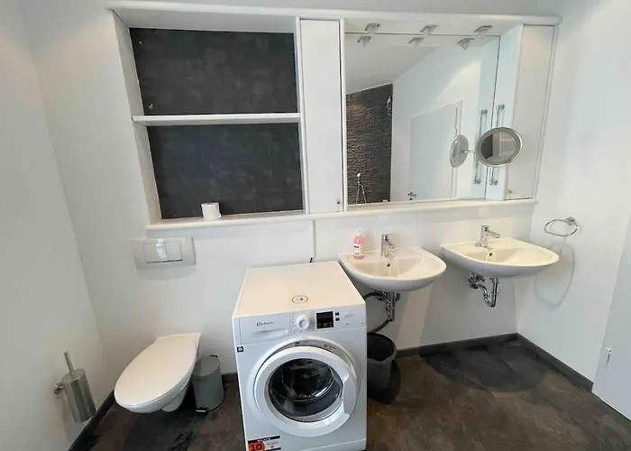 R111 Grosse Moderne Monteurwohnung Uebergangswohnung Apartment